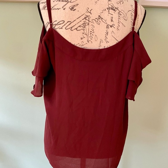Women’s Newyork & Co, Elegant Burgundy Off-Shoulder Top Size Medium - Picture 2 of 6